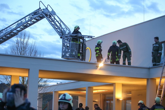 Übung der Feuerwehr im Gebäude eines Krematoriums in St. Marienkirchen an der Polsenz