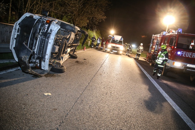 Verkehrsunfall auf der Pyhrnautobahn bei Ried im Traunkreis nach Reifenplatzer