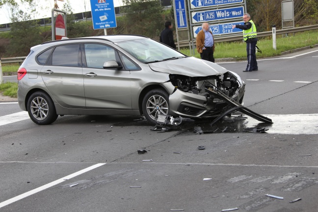 Verkehrsunfall mit Fahrzeugüberschlag auf der Innviertler Straße in Wels-Neustadt endet glimpflich