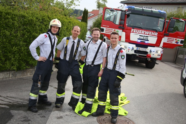 Böschungsbrand während Florianimesse der Feuerwehr in Thalheim bei Wels