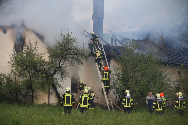 Ein Toter bei Brand eines alten Bauernhauses in Vorchdorf