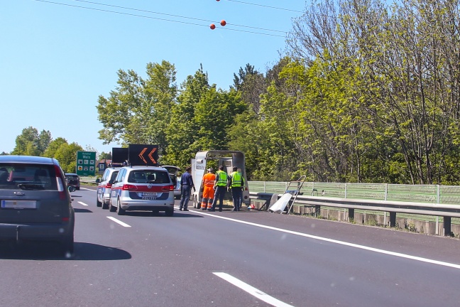 Zwischenfall mit Pferdeanhänger auf der Welser Autobahn bei Marchtrenk