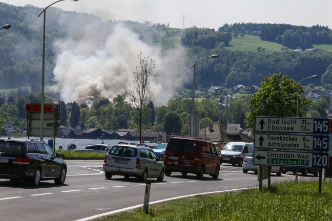 Großbrand im Schloss Ebenzweier in Altmünster