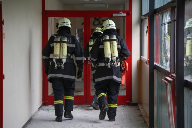Große Einsatzübung der Feuerwehr in altem Schulgebäude in Grieskirchen
