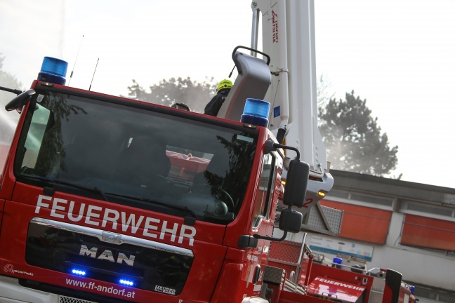 Große Einsatzübung der Feuerwehr in altem Schulgebäude in Grieskirchen