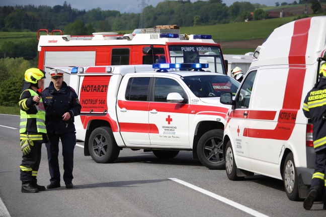 Spektakulärer Verkehrsunfall auf der Schlierbacher Straße in Kremsmünster