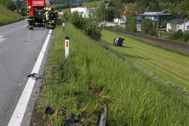 Spektakulärer Verkehrsunfall auf der Schlierbacher Straße in Kremsmünster