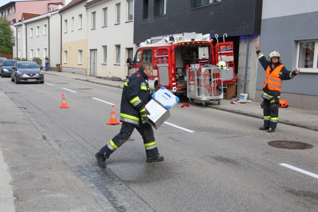 Müllfahrzeug verlor nach Defekt in Thalheim bei Wels Hydrauliköl