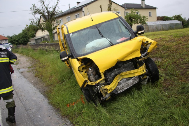 Frontalcrash auf der Eferdinger Straße in Fraham fordert zwei Verletzte