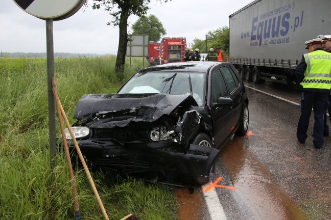 Frontalcrash auf der Eferdinger Straße in Fraham fordert zwei Verletzte