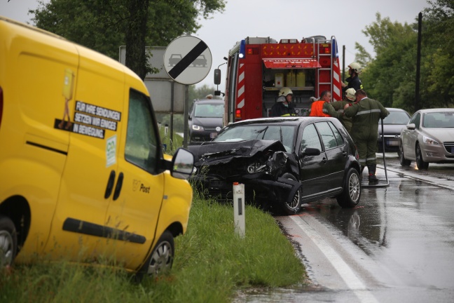 Frontalcrash auf der Eferdinger Straße in Fraham fordert zwei Verletzte