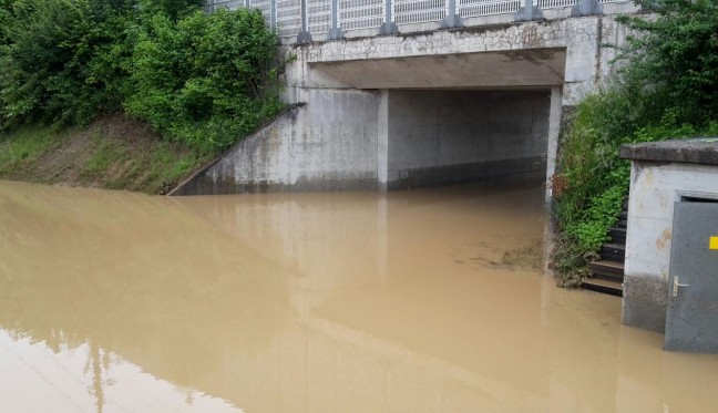 Erneut zahlreiche Einsätze durch Überflutungen nach Starkregen in Linz-Land