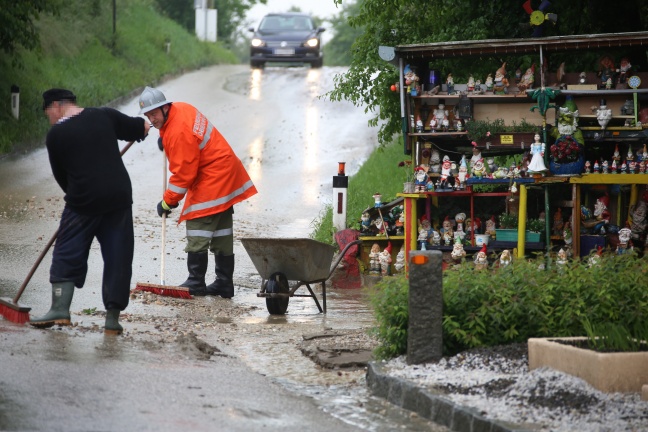 Starke Regenflle sorgten fr berflutungen und vermurte Straen