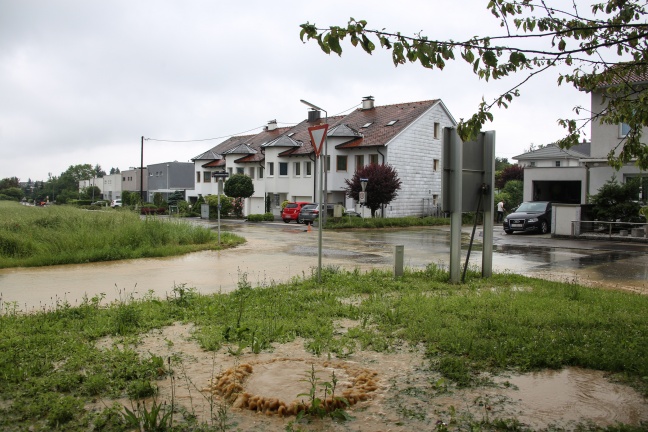 Überflutungen nach Gewittern mit heftigem Regen in Oberösterreich