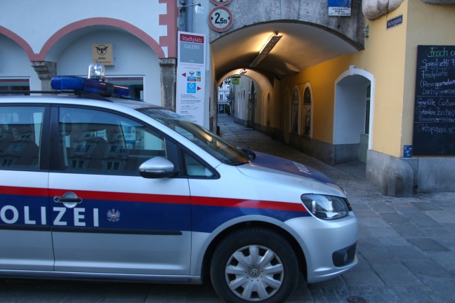 Lokalbesucherin in der Welser Altstadt niedergestochen