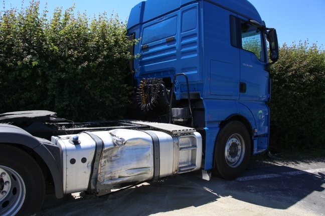 Dieselaustritt nach LKW-Unfall auf der Innviertler Straße in Wels-Neustadt
