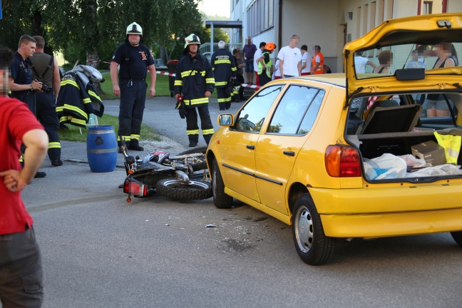 Verkehrsunfall zwischen PKW und Moped in Wallern an der Trattnach