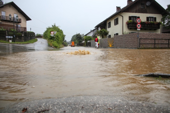 Heftige Überflutungen und Vermurungen nach schweren Unwettern