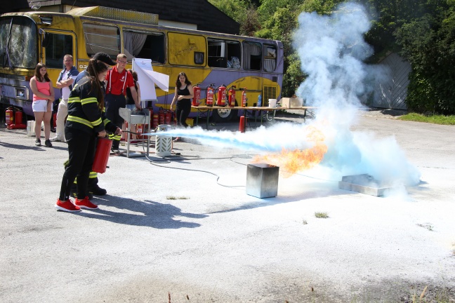 Informativer Schultag in der Neuen Mittelschule Pichl bei Wels von den Feuerwehren gestaltet