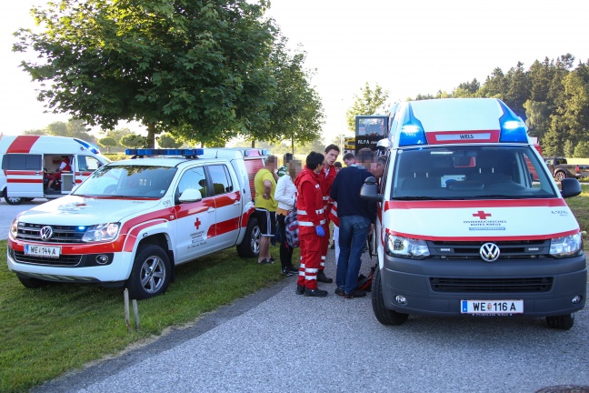 Sieben Verletzte bei Kollision zwischen Regionalzug und LKW in Sattledt