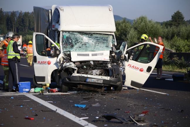 Schwerer Verkehrsunfall auf der Innkreisautobahn bei Aistersheim fordert acht Verletzte