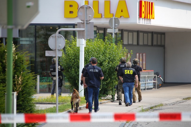 Bombendrohung gegen Supermarktfiliale in Wels-Vogelweide