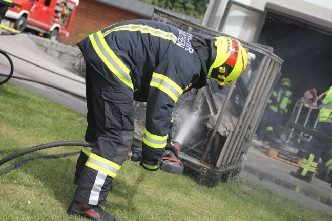 Vier Feuerwehren bei Brand in Steinerkirchen an der Traun im Einsatz
