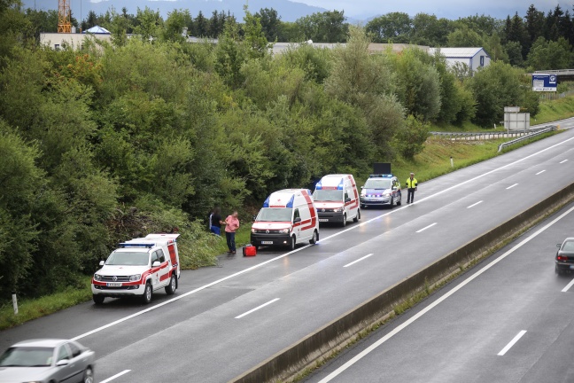 Sechs Verletzte bei Fahrzeugüberschlag auf der Pyhrnautobahn in Ried im Traunkreis