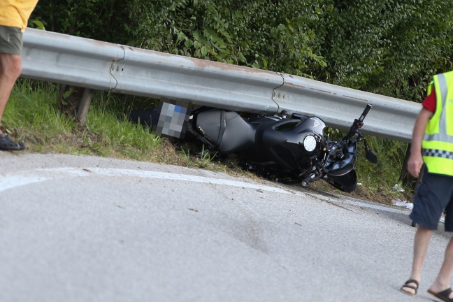 Schwerer Motorradunfall auf der Almseestraße in Grünau im Almtal