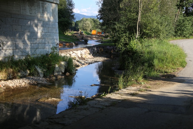 Alkoholisierte Person in Inzersdorf im Kremstal in die Krems gestrzt