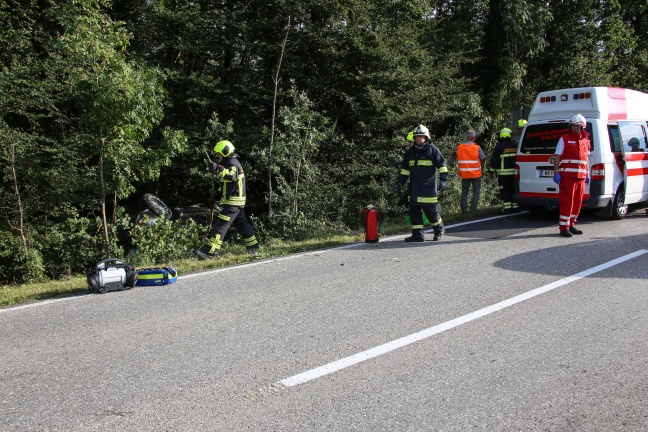 PKW-Lenker bei Fahrzeugüberschlag in Gunskirchen verletzt