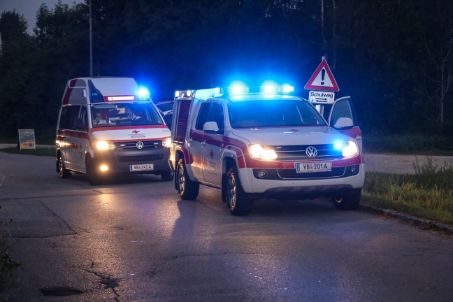 Fahrerflucht nach schwerem Verkehrsunfall mit Radfahrerin in Regau