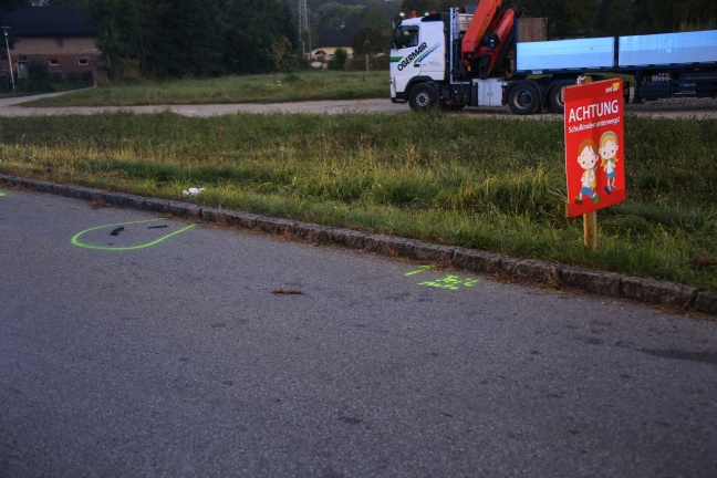 Fahrerflucht nach schwerem Verkehrsunfall mit Radfahrerin in Regau