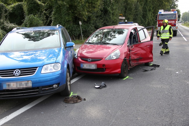 Verkehrsunfall mit Rettungsfahrzeug in Gunskirchen forderte zwei Verletzte