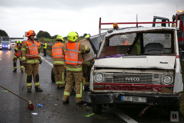 Drei Verletzte bei Verkehrsunfall mit Kleintransporter auf der Innkreisautobahn