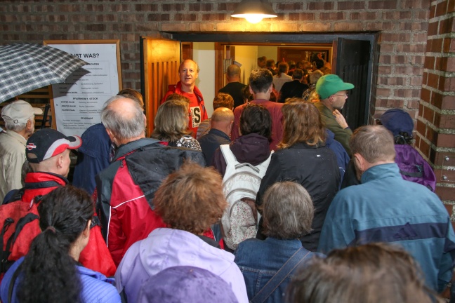 Viele Schnppchenjger beim Flohmarkt in der Pfarre Wels-St. Josef