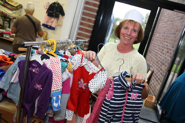 Viele Schnppchenjger beim Flohmarkt in der Pfarre Wels-St. Josef