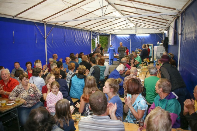 Viele Schnppchenjger beim Flohmarkt in der Pfarre Wels-St. Josef