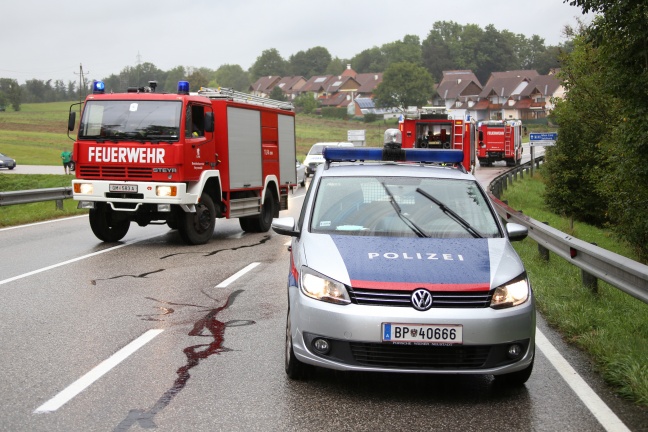 Schotter-LKW bei Unfall in Ohlsdorf umgestürzt