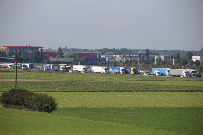 Stau nach Motorradunfall auf der Westautobahn bei Linz