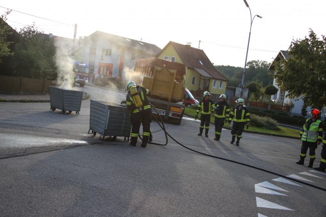 LKW-Ladung Bauschutt begann whrend Fahrt zu brennen