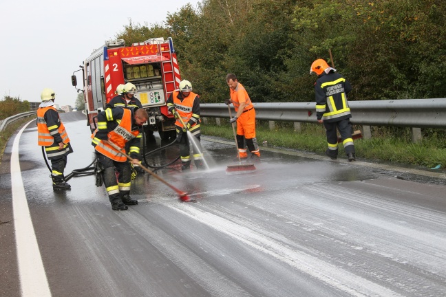 Flüssigbeton auf Autobahn in Weißkirchen an der Traun verloren