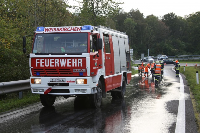 Flüssigbeton auf Autobahn in Weißkirchen an der Traun verloren