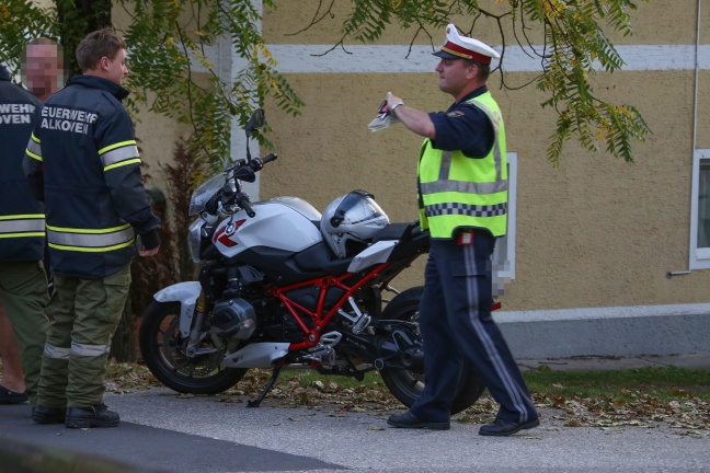 Motorradlenker bei Crash mit PKW in Alkoven verletzt