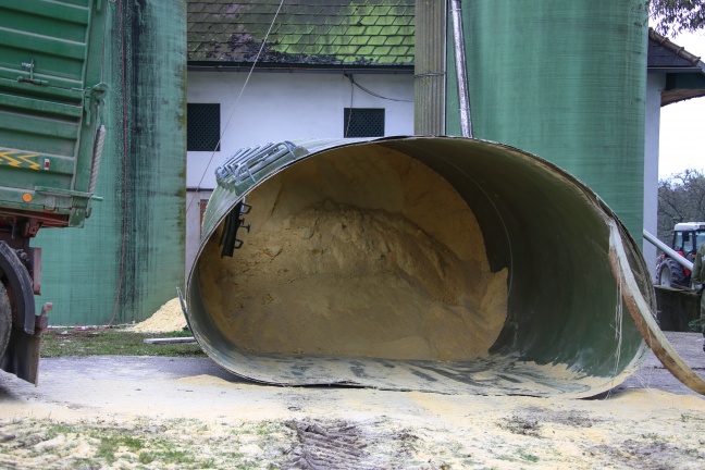 Silo drohte auf Bauernhof in St. Marienkirchen an der Polsenz zu stürzen