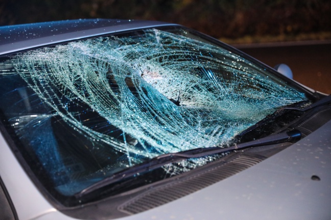 Fugnger auf der Pyhrnpass Strae in Thalheim bei Wels von Auto erfasst und schwer verletzt
