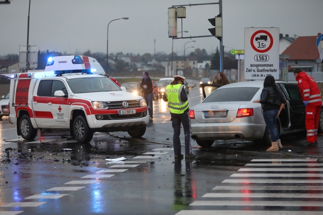 Kreuzungscrash in Ansfelden fordert fünf teils Schwerverletzte