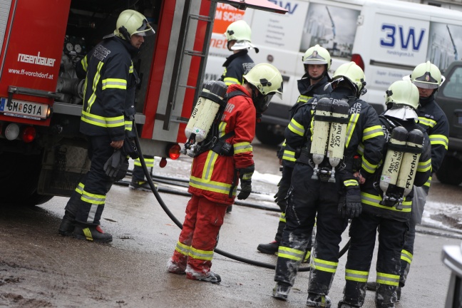 Drei Feuerwehren bei Metallbrand in Vorchdorf im Einsatz