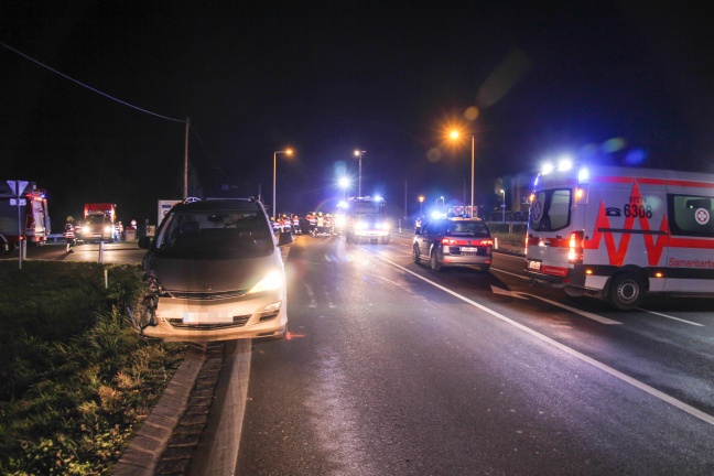 Sieben Verletzte bei Verkehrsunfall auf der Eferdinger Straße in Alkoven