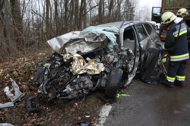 Tödlicher Verkehrsunfall auf der Scharnsteiner Straße in Pettenbach